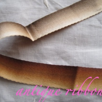 Vintage ombre ribbon Victorian era silk 5/8 inch wide Vintage ombre ribbon Victorian era silk 5/8 inch wide