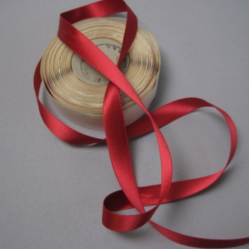 Vintage 30s red ribbon rayon fabric dressmaker ribbon one half inch width