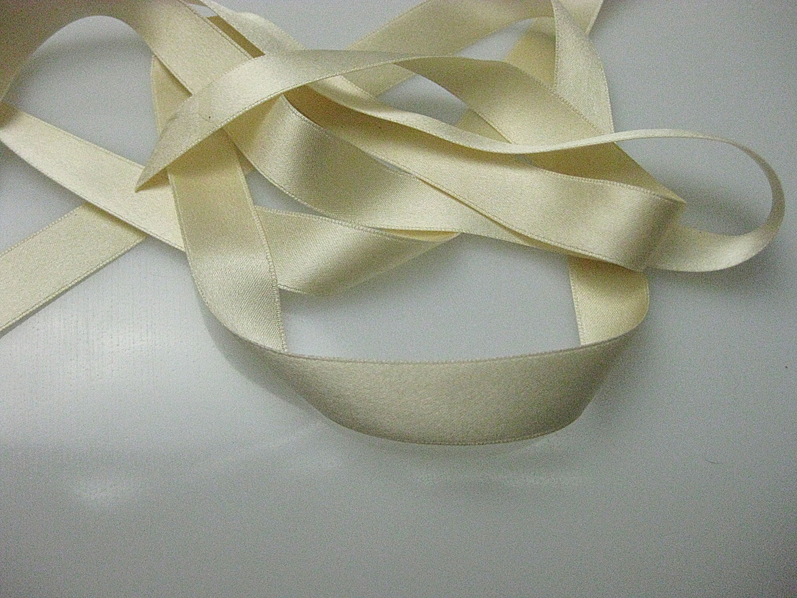 Antique Victorian silk ribbon 1900s French cream 5/8 inch wide P057